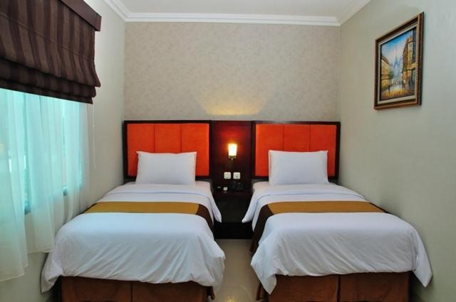 Hotel Feodora Airport Palembang Zimmer foto