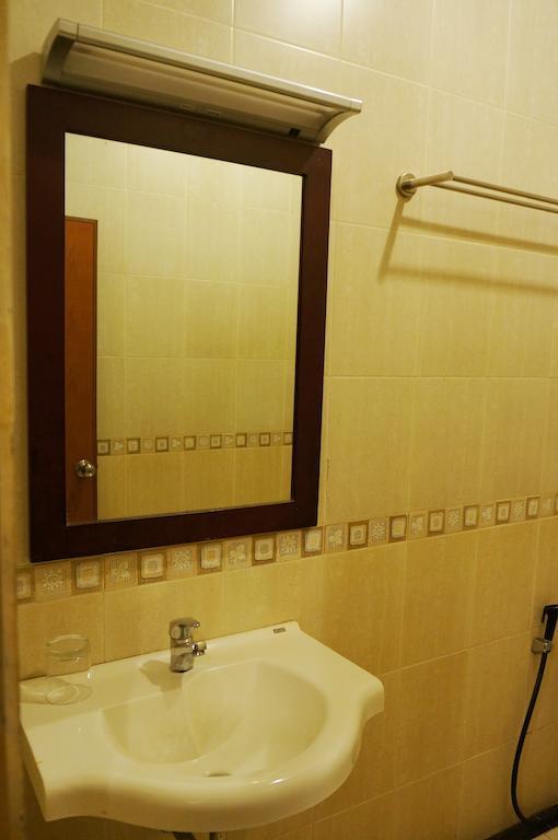 Hotel Feodora Airport Palembang Zimmer foto