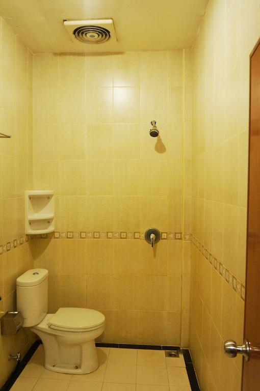 Hotel Feodora Airport Palembang Zimmer foto