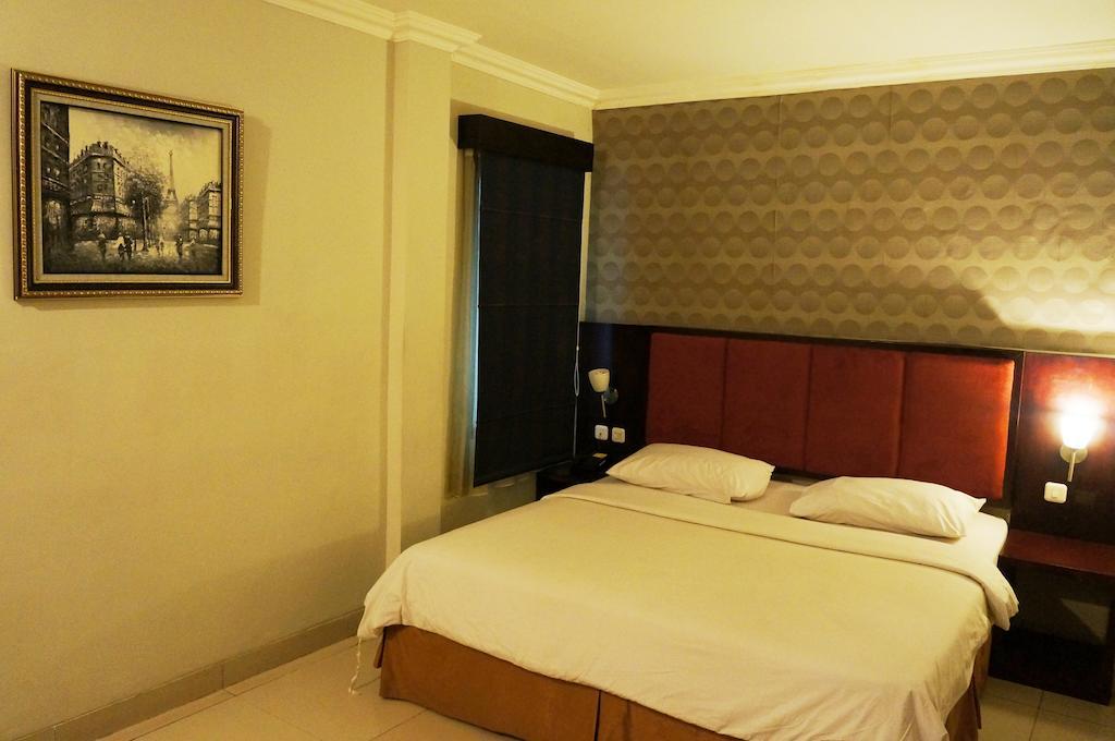 Hotel Feodora Airport Palembang Zimmer foto
