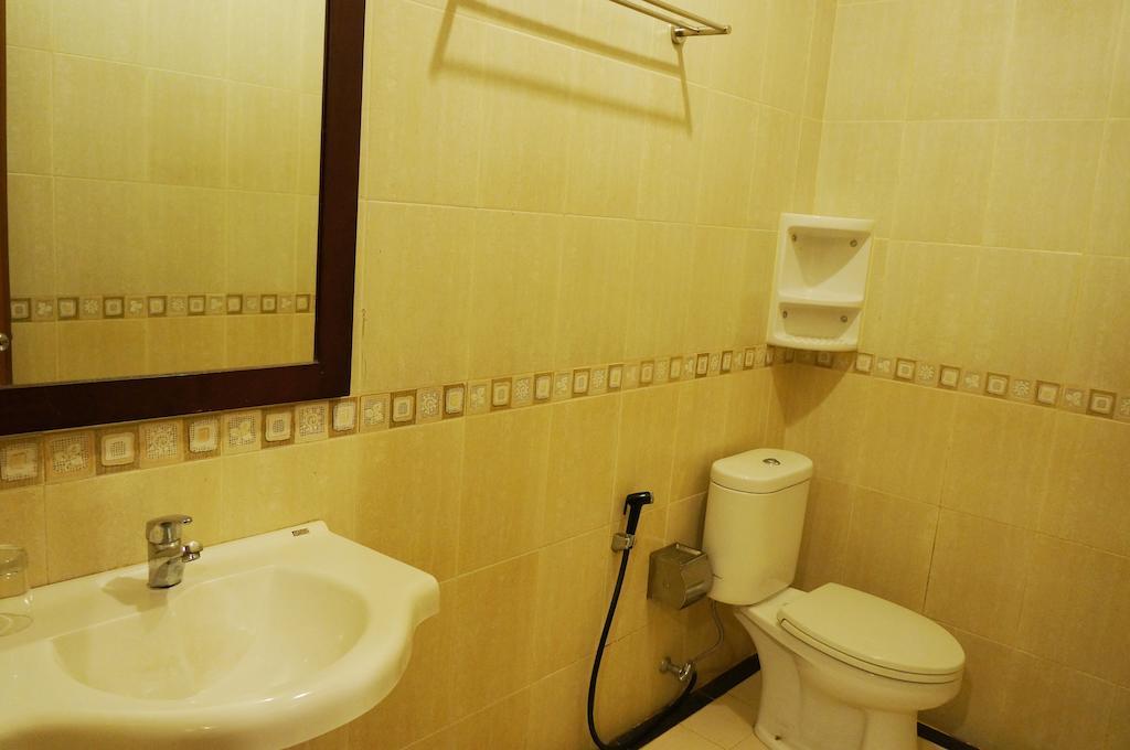 Hotel Feodora Airport Palembang Zimmer foto